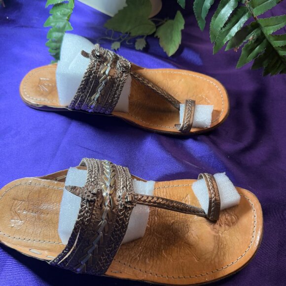 📌White Mountain Gold Metallic Slip On Toe Loop Flat Lightweight Sandals - Picture 6 of 15